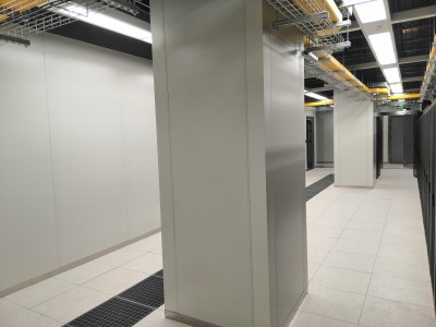 数据中心弱电机房应该如何布线施工？